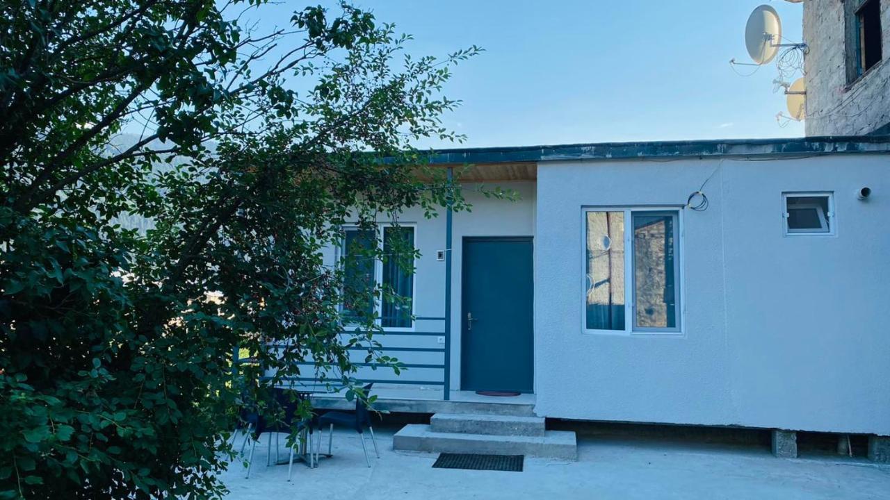 Lela Guest House Mestia Eksteriør billede